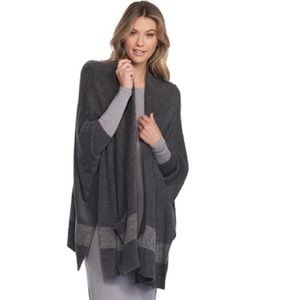 Barefoot dreams cozychic lite cliff side wrap